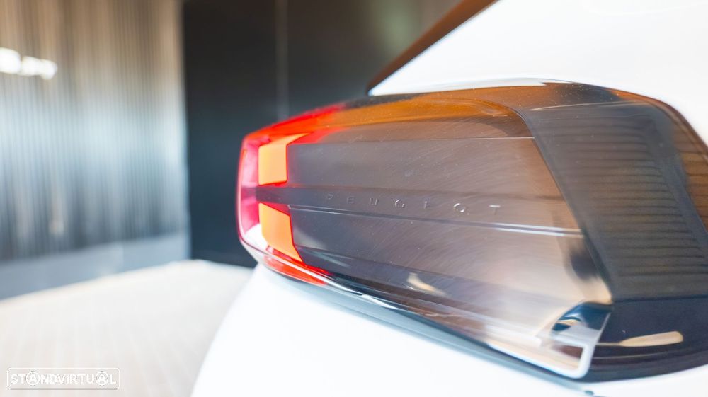 Peugeot 2008 1.2 PureTech Allure Pack EAT8 - 28