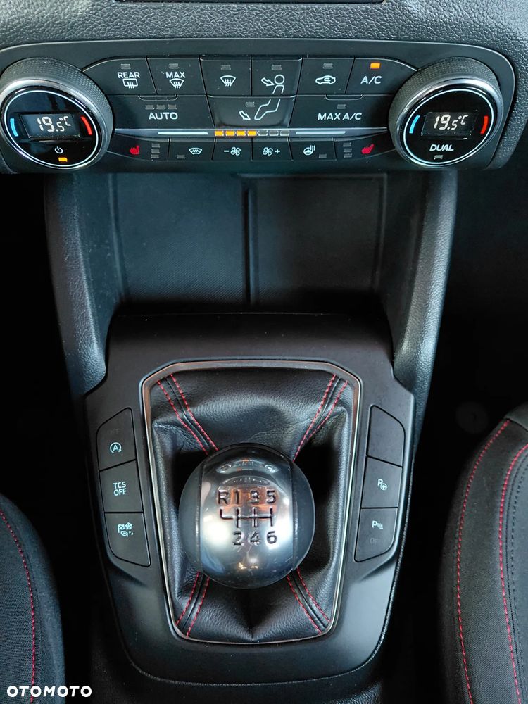 Ford Focus 1.5 EcoBoost ST-Line Business - 35