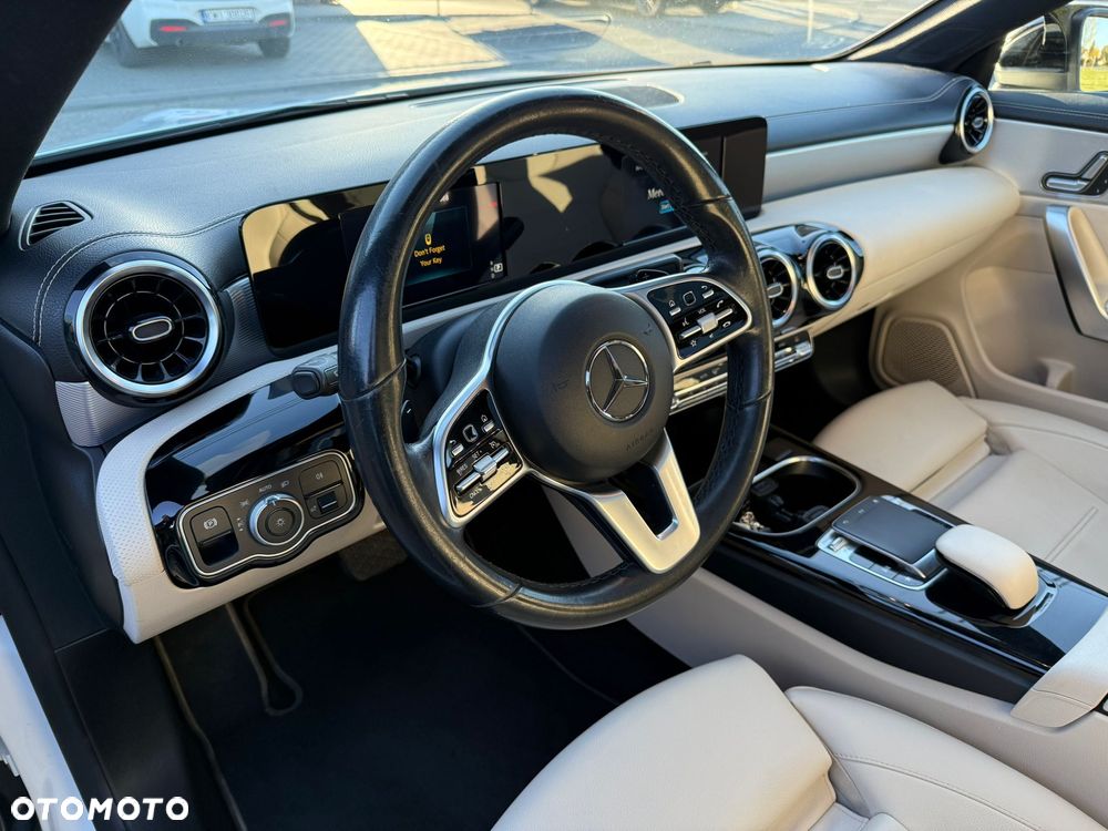 Mercedes-Benz CLA 250 Progressive 7G-DCT - 14