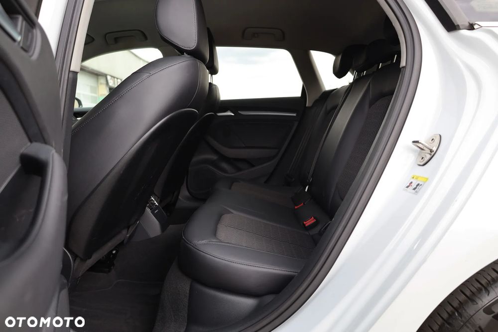 Audi A3 Sportback 1.4 TFSI Ambiente - 25