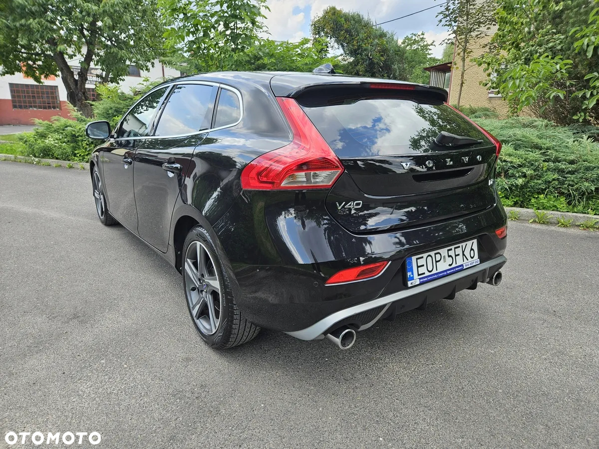 Volvo V40 D2 R-Design - 4