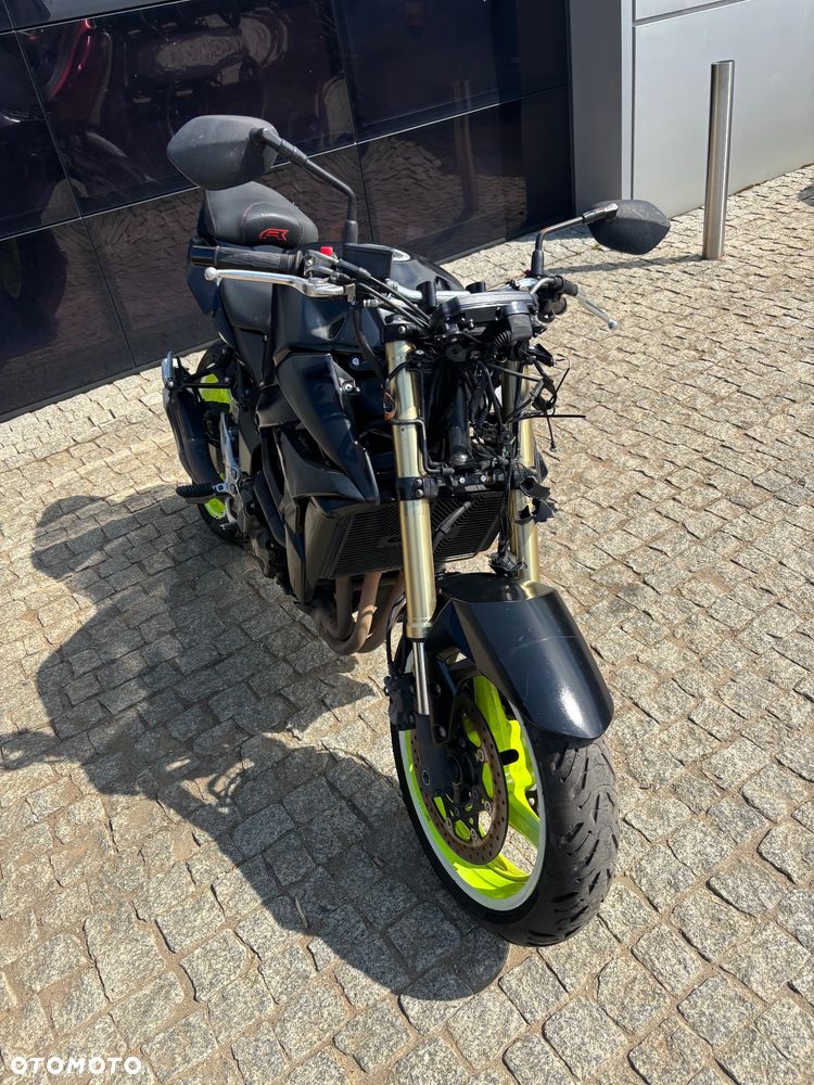 Suzuki GSR - 5
