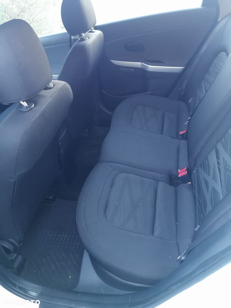 Kia Ceed - 11