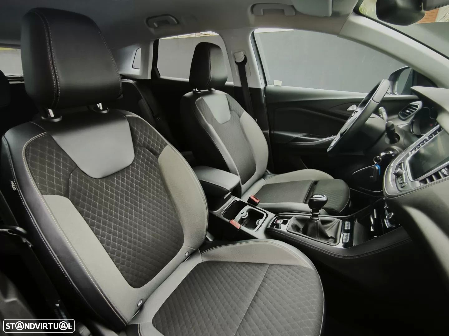 Opel Grandland X 1.2 S&S 120 Anos - 24