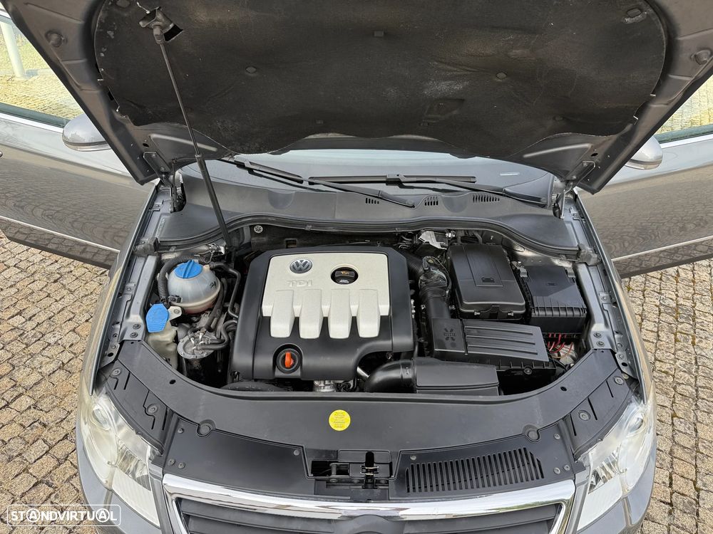 VW Passat 2.0 TDI Highline - 27