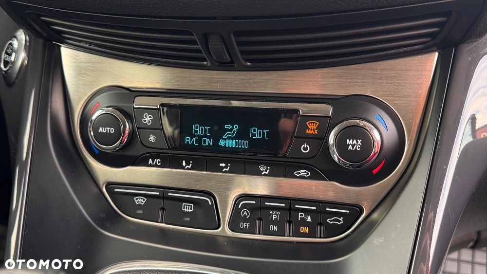 Ford Kuga 1.6 EcoBoost 2x4 Titanium - 34