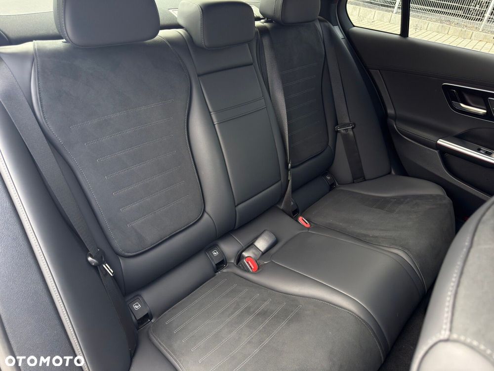 Mercedes-Benz Klasa C 300 d mHEV 4-Matic AMG - 27