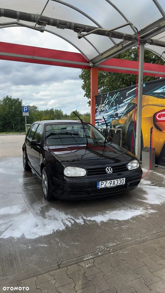 Volkswagen Golf - 1