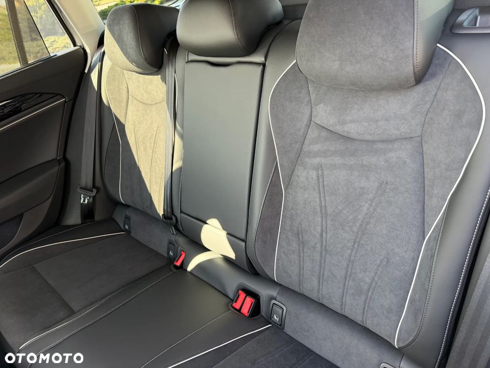 Volkswagen Passat 2.0 TDI SCR 4Mot Elegance DSG - 11