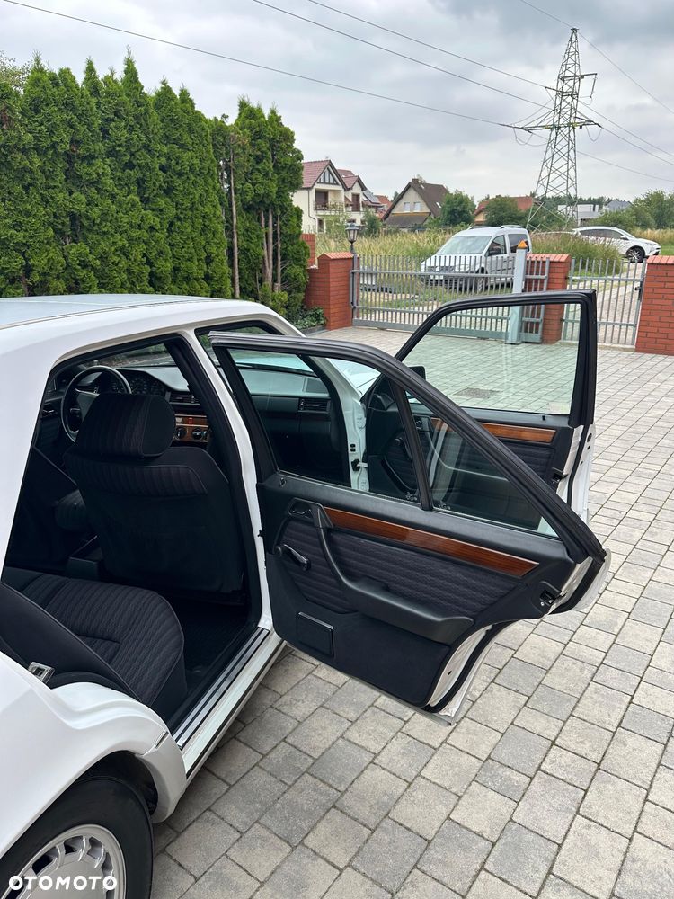 Mercedes-Benz W124 (1984-1993) - 19