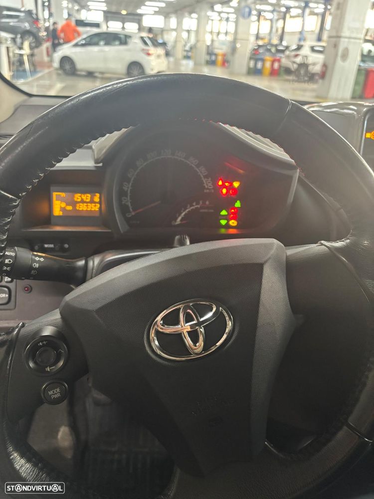 Toyota iQ 1.4 D-4D - 8