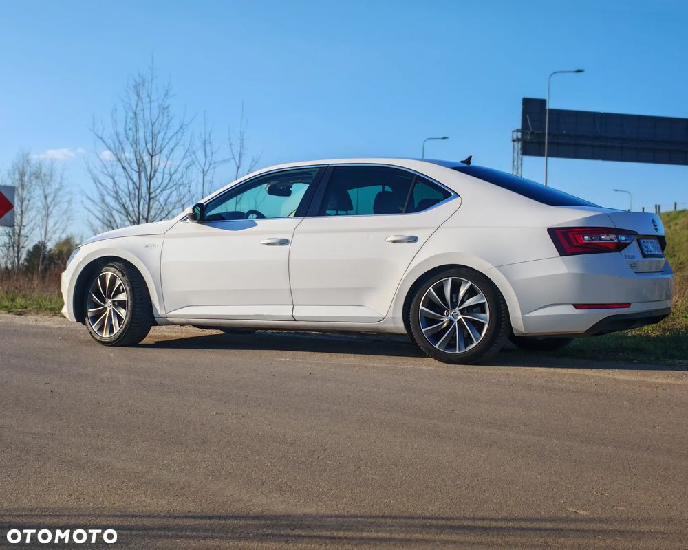 Skoda Superb 2.0 TDI L&K DSG - 11