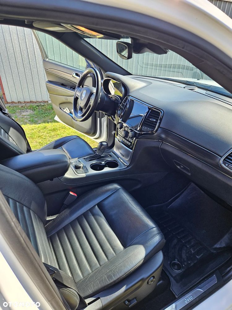 Jeep Grand Cherokee - 30