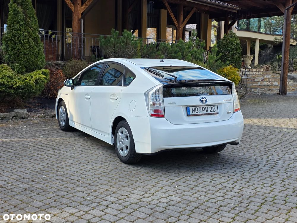 Toyota Prius (Hybrid) - 34