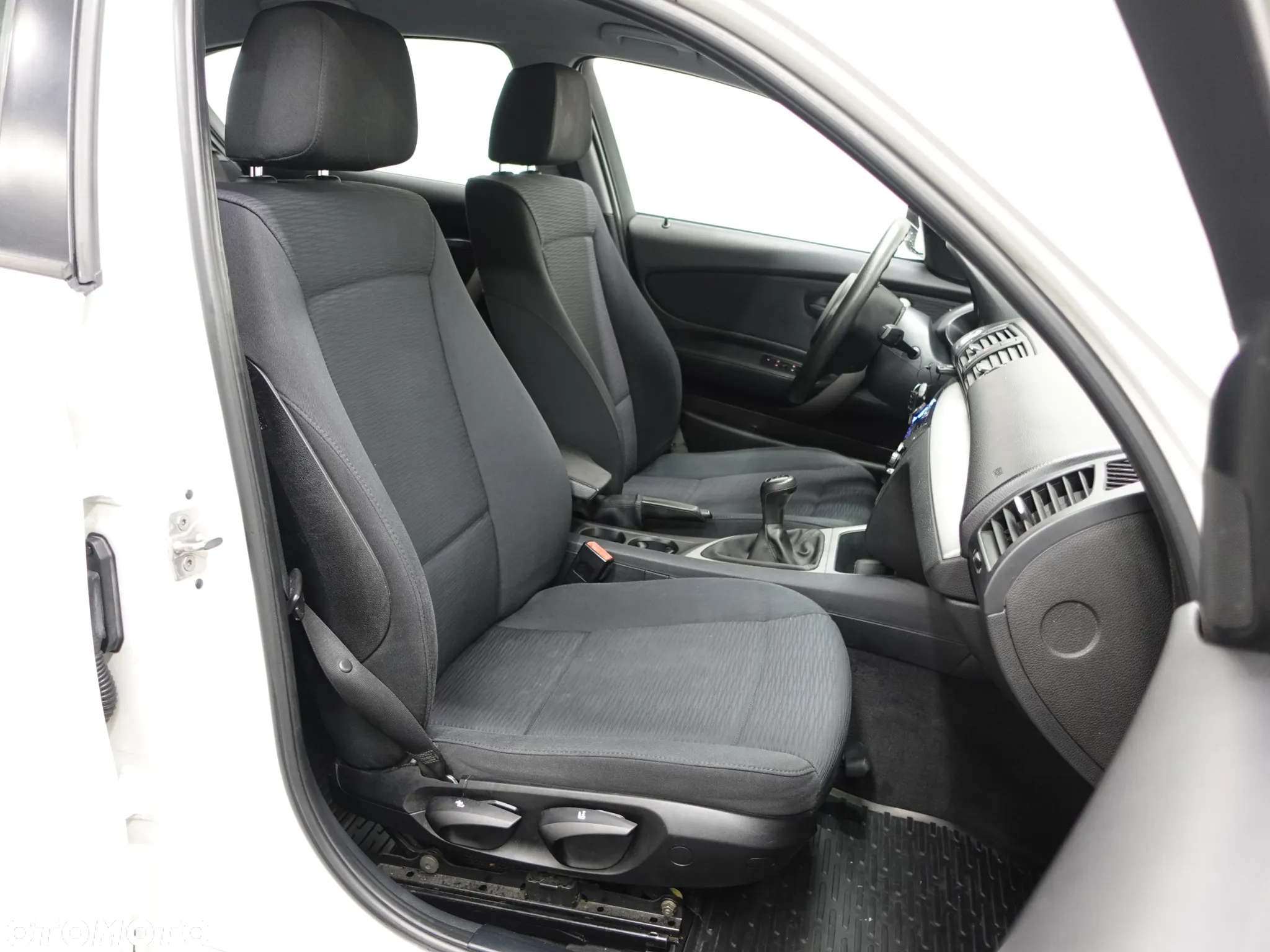 BMW Seria 1 116i - 28