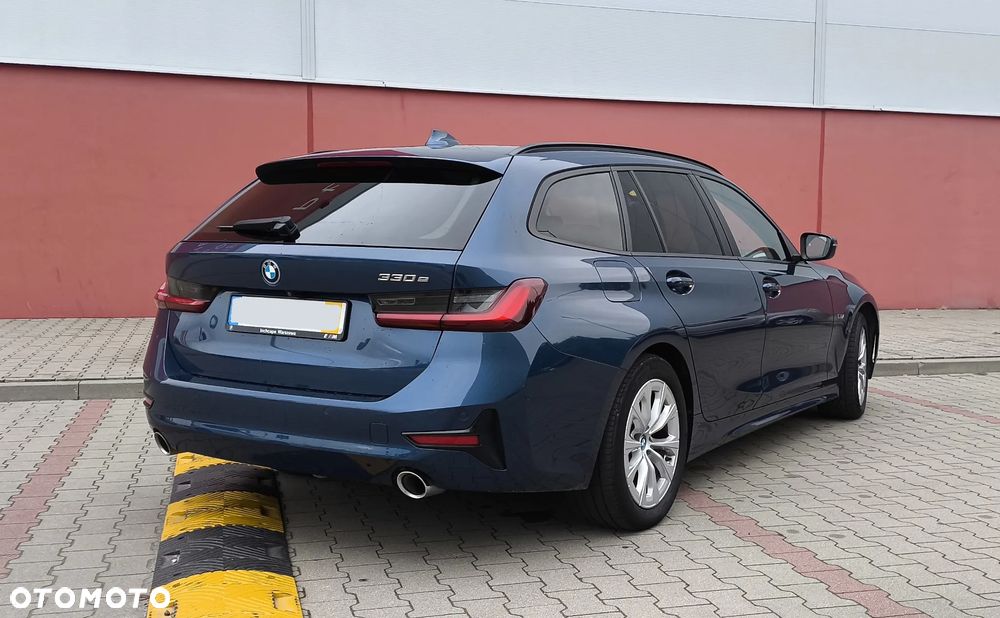BMW Seria 3 330e Luxury Line - 3