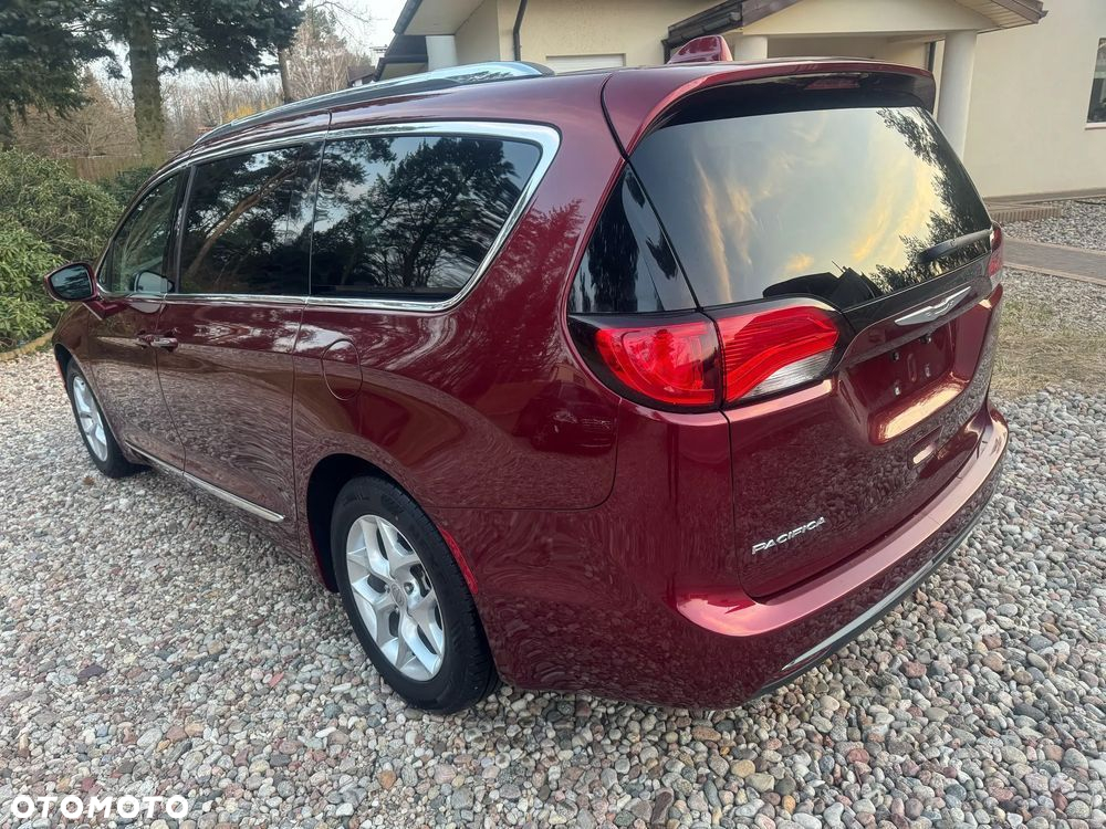 Chrysler Pacifica - 6