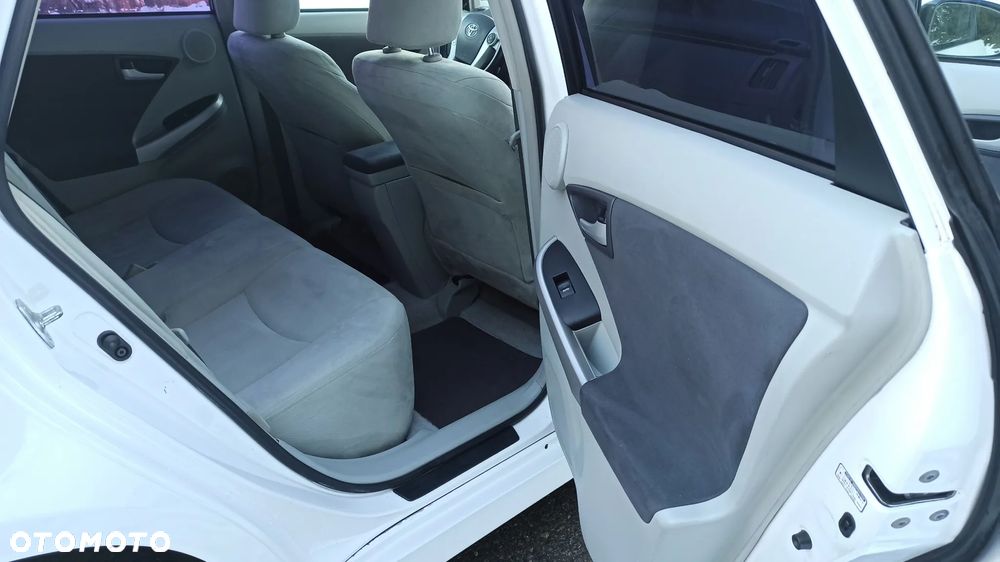 Toyota Prius (Hybrid) - 12