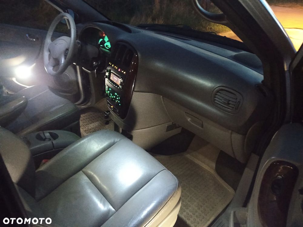 Chrysler Town & Country 3.8 - 10