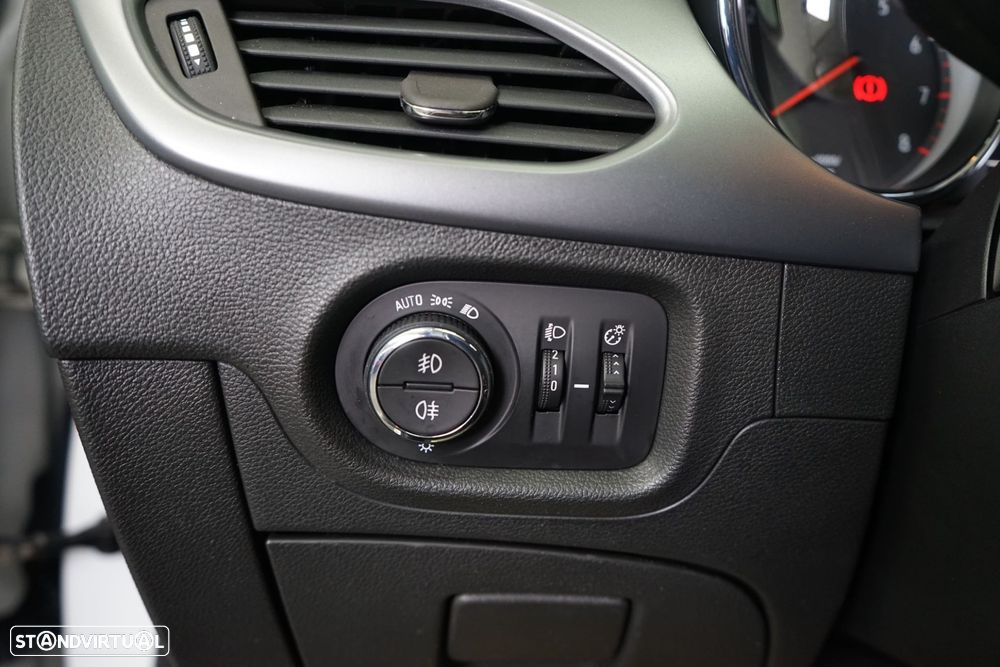 Opel Astra Sports Tourer 1.0 Turbo Start/Stop 120 Anos - 26