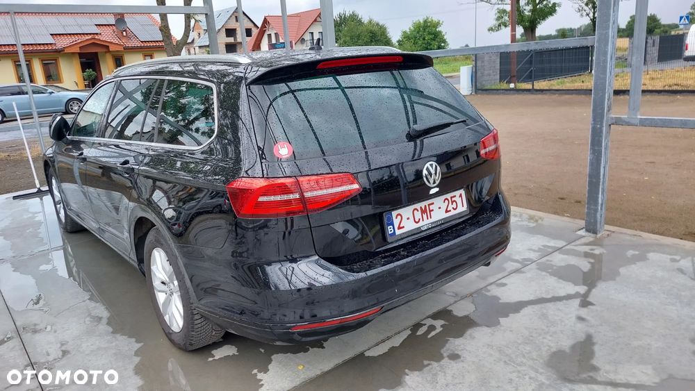 Volkswagen Passat - 4