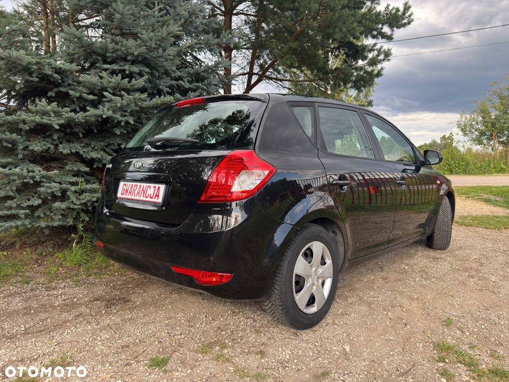 Kia Ceed - 4