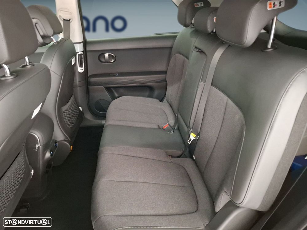 Hyundai IONIQ 84 kWh Premium Plus — fotografia 14