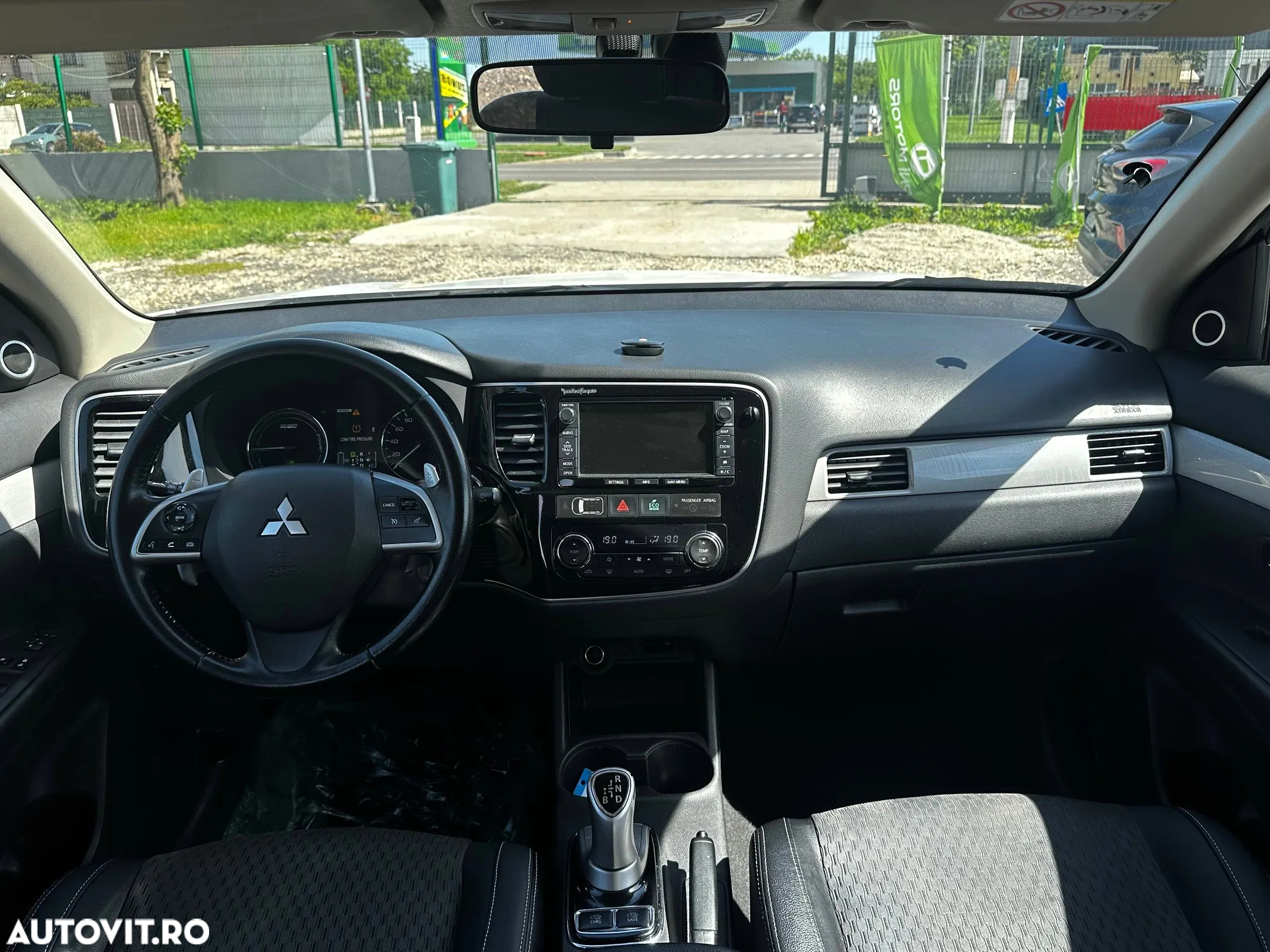 Mitsubishi Outlander 2.0 4WD Plug-In Hybrid Plus - 6