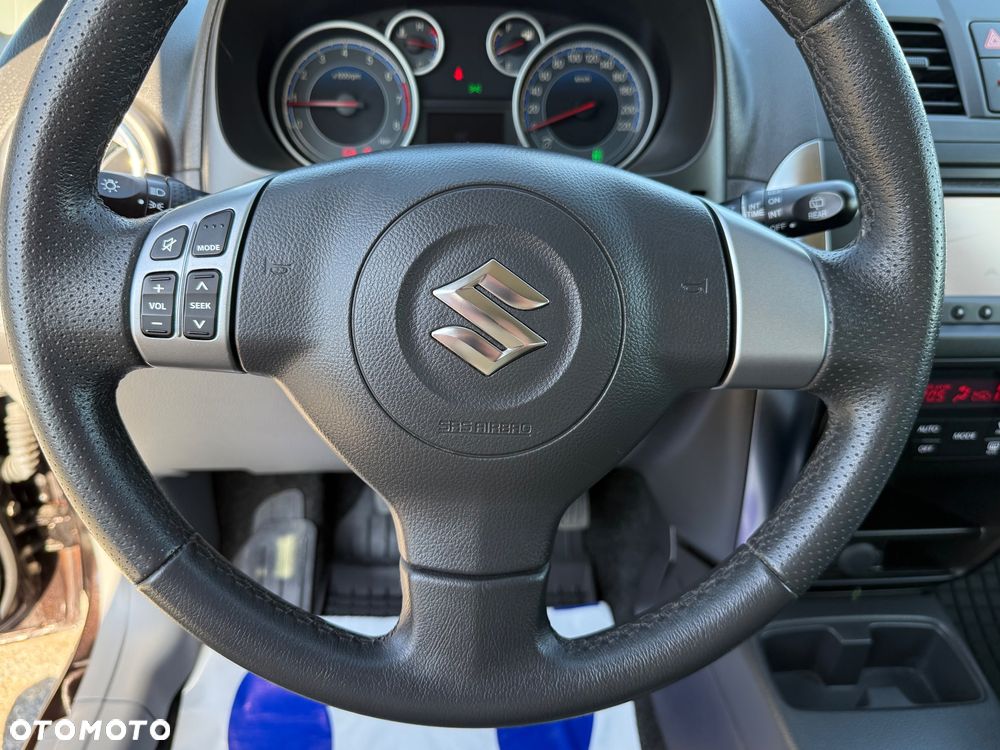 Suzuki SX4 1.6 Premium 4WD - 32
