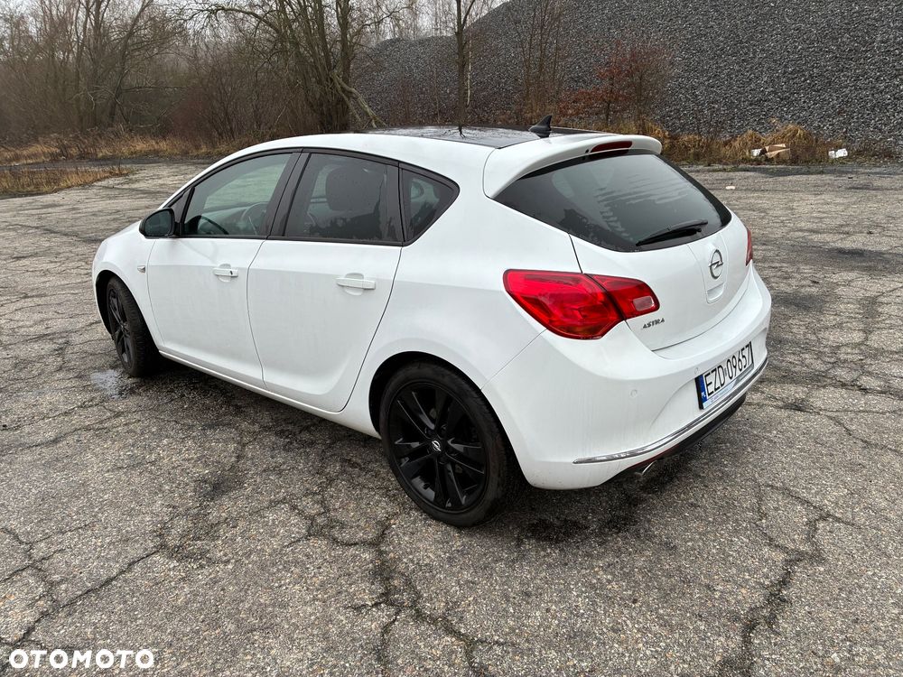 Opel Astra 2.0 CDTI DPF Color Edition - 4