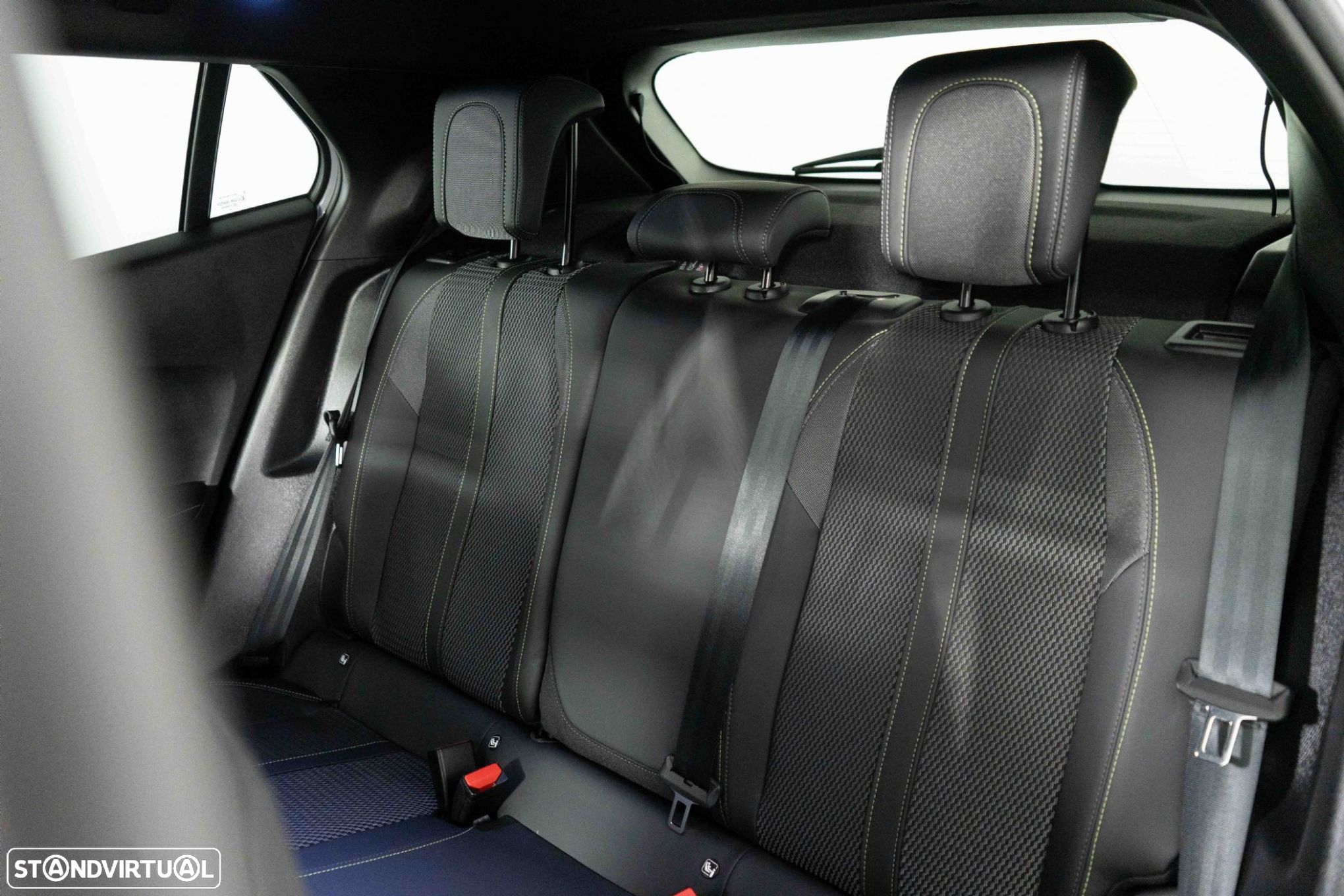 Peugeot 2008 1.2 PureTech GT EAT8 - 9