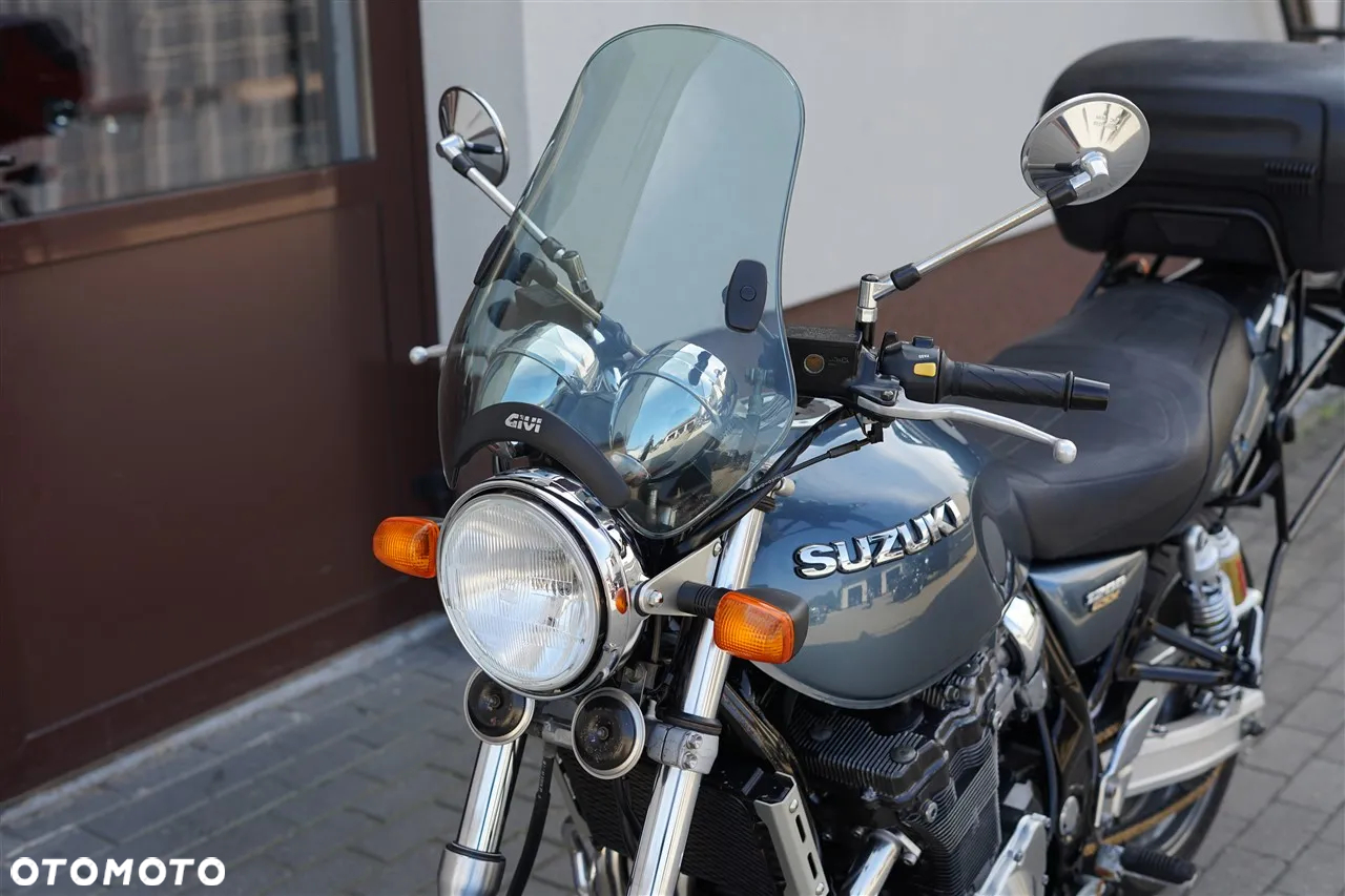 Suzuki GSX - 32
