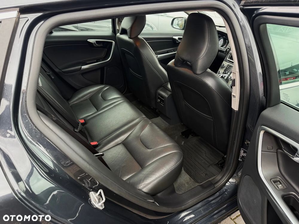 Volvo V60 D4 Geartronic Summum - 11