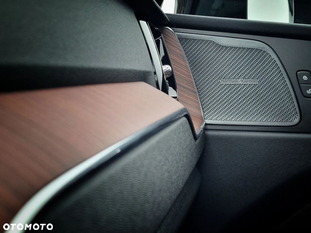 Volvo XC 60 B5 B AWD Plus Dark - 20