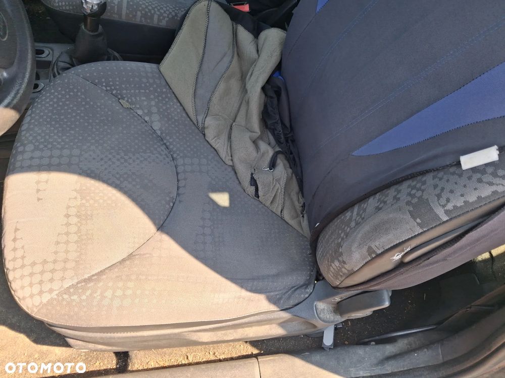 Citroen C2 silnik 1.1 60KM HFX skrzynia biegów sprzęgło drzwi klapa błotnik zderzak błotnik maska lusterko lakier EXYB czarny lewarek wybierak stacyjka sterownik moduł wiązka zbiorniczek alternator rozrusznik maglownica przepływomierz wąż przewód obudowa osłona atrapa podszybie mechanizm silniczek głośnik radio konsola wyświetlacz zegary moduł komfortu szyba mcperson amortyzator sprężyna sanki wahacz tłumik wydech kolektor zacisk hamulcowy pompa pompka ABS półoś podsufitka przysłonka lampa fotele panel sterowania klimatyzacji wykładzina kierownica manetki zwijak Air bag schowek konsola zamek klamka wspomaganie boczek pas przedni chłodnica NA CZĘŚCI wszystkie części - 14