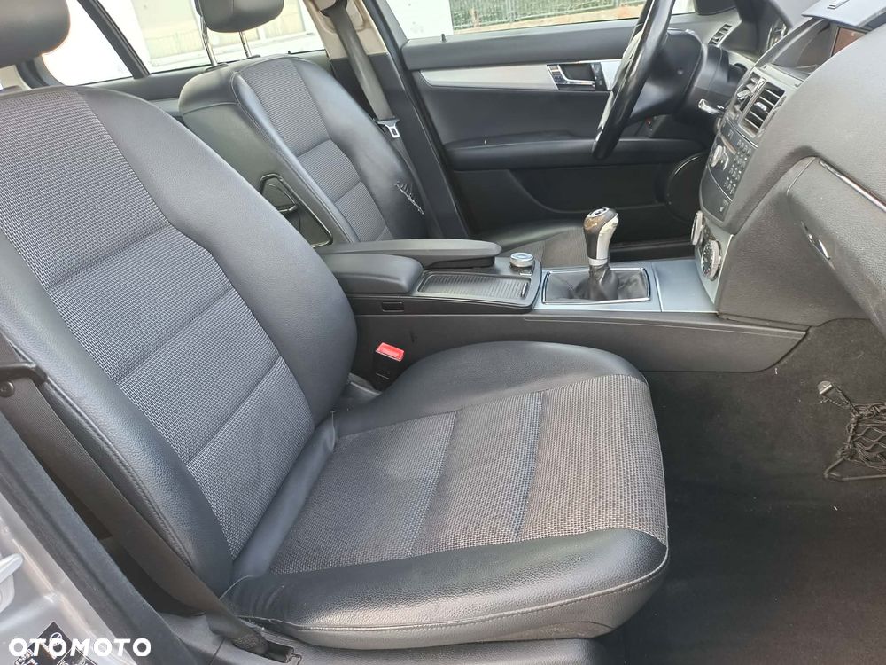 Mercedes-Benz Klasa C 220 CDI DPF Avantgarde - 19