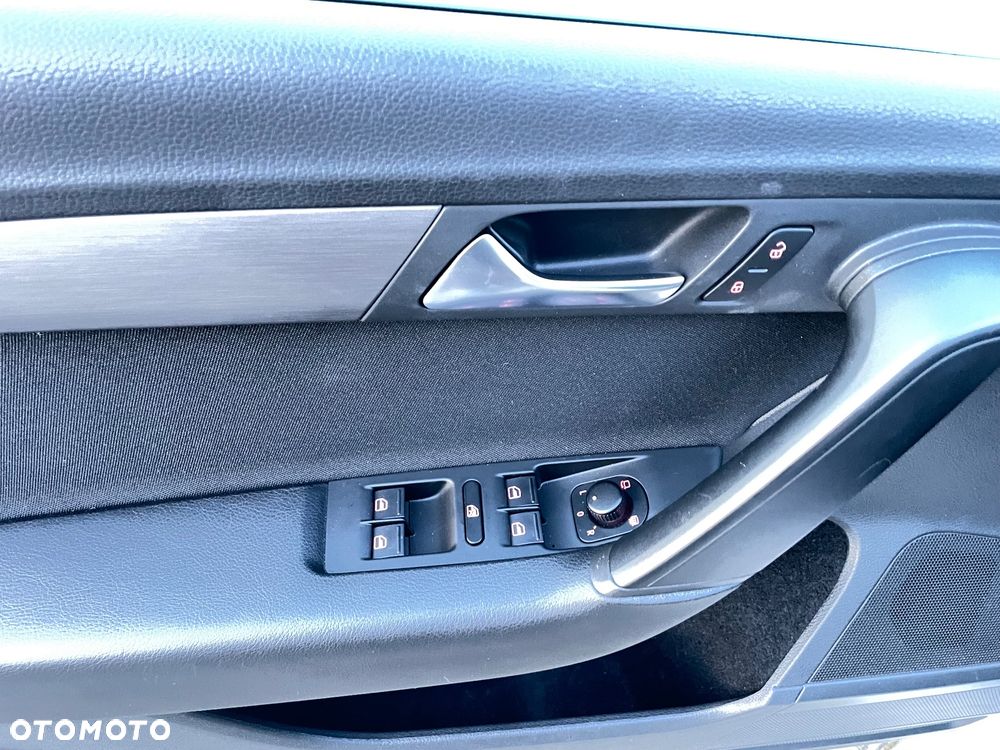 Volkswagen Passat - 17