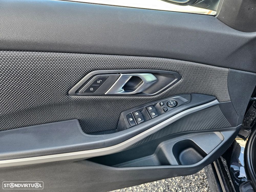 BMW 320 d Auto - 23