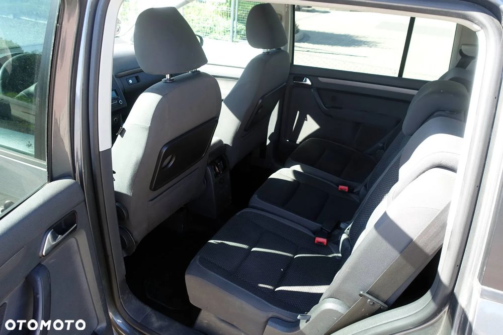 Volkswagen Touran 2.0 TDI DPF STYLE - 15