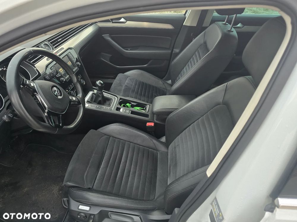 Volkswagen Passat - 11