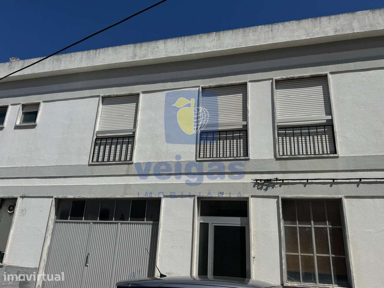 Prédio de 2 Pisos com Espaço Comercial - Grande imagem: 5/27