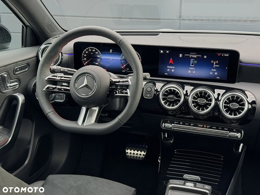 Mercedes-Benz Klasa A 220 4-Matic AMG Line 8G-DCT - 11