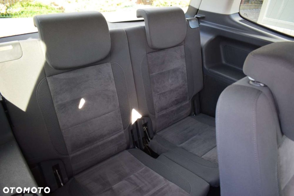 Volkswagen Touran - 24