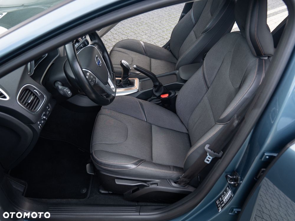 Volvo V40 T4 Momentum - 38