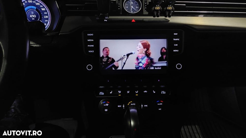 Volkswagen Passat 1.6 TDI (BlueMotion Technology) DSG Comfortline - 12