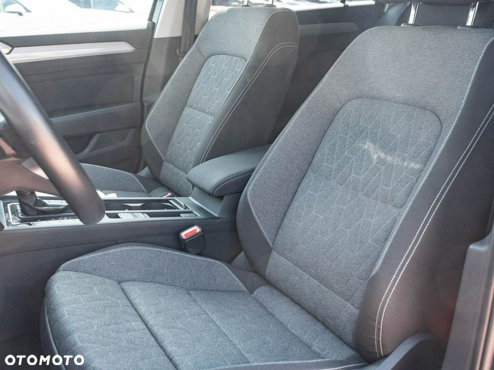 Volkswagen Passat - 12