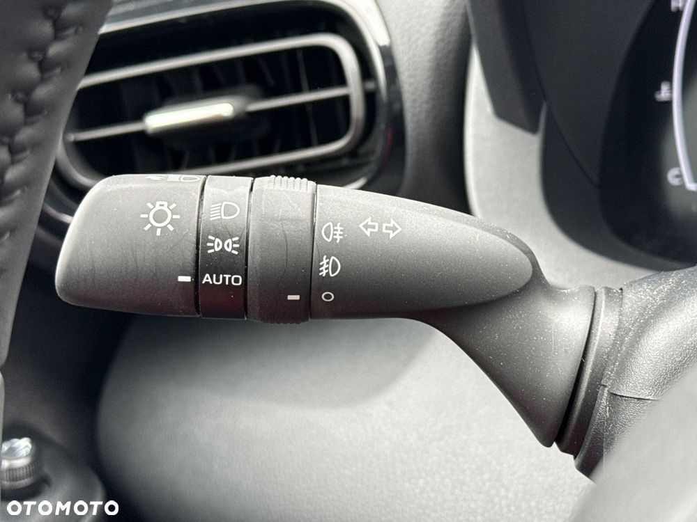 Toyota Yaris Hybrid 1.5 Style - 18