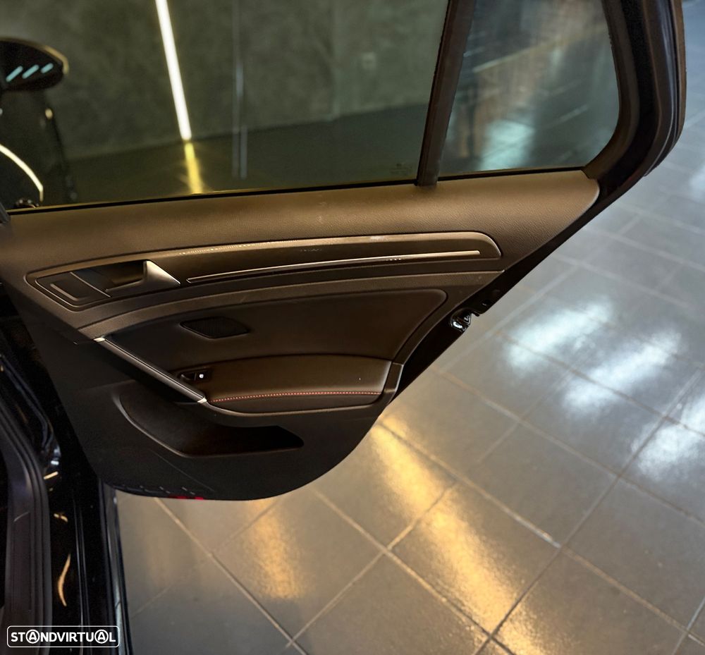 VW Golf GTI TCR 2.0 TSI OPF DSG - 23