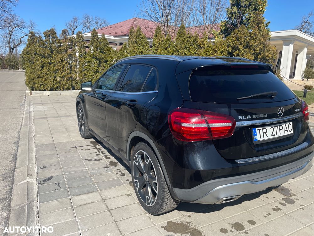 Mercedes-Benz GLA 200 d 4MATIC Aut. - 11