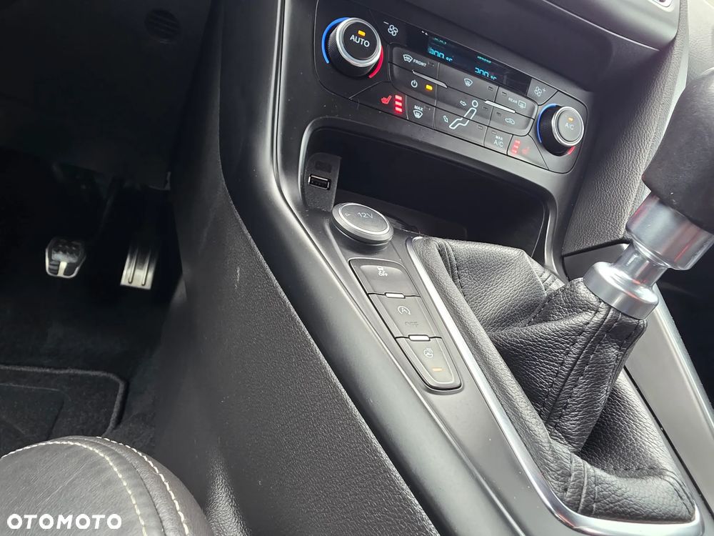 Ford Focus 2.0 EcoBoost ST mit Leder-Exclusiv-Paket - 18